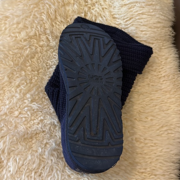Knit UUG boots barely worn. Great condition no piling. - Picture 3 of 6